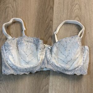 FREDERICKS OF HOLLYWOOD Demi cup white and silver lace underwire bra size 38DD